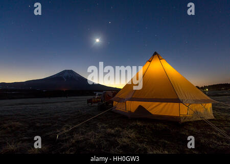 Pearl Fuji, lune lever à fuji, Japon montagne Banque D'Images