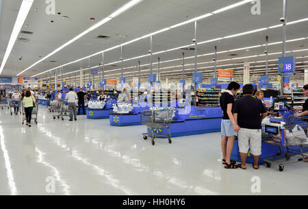 Wall Mart caisses des supermarchés, Miami, Floride Banque D'Images