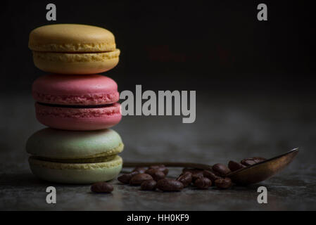 Les grains de café et Macarons Banque D'Images