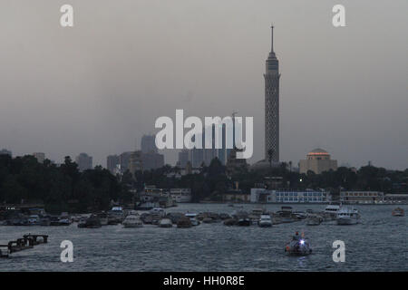 Le Caire au coucher du soleil ; de l'Université du Caire, Egypte;Pont Banque D'Images