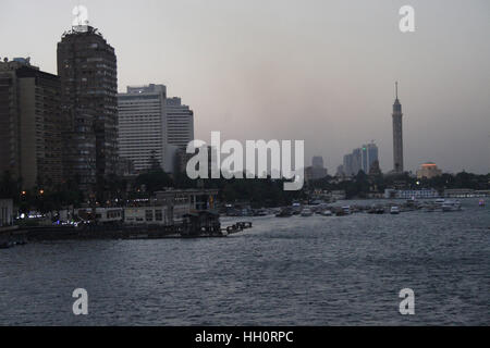 Le Caire au coucher du soleil ; de l'Université du Caire, Egypte;Pont Banque D'Images