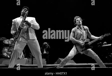 Bruce Springsteen et Clarence Clemons au Cotton Bowl de Dallas Tx 1985 concert photo de Bill belknap Banque D'Images