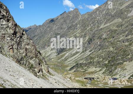 Le Refuge des Oulettes de Gaube dans la vallée, Pyrénées françaises. Banque D'Images