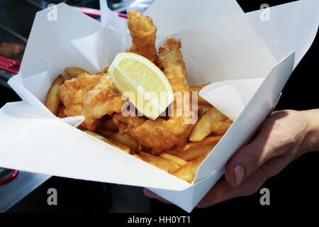 Fish and chips snack dans boîte en carton Banque D'Images