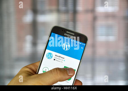 Montréal, Canada - le 23 décembre 2016 : l'application Wordpress sur Samsung S7 écran. Banque D'Images
