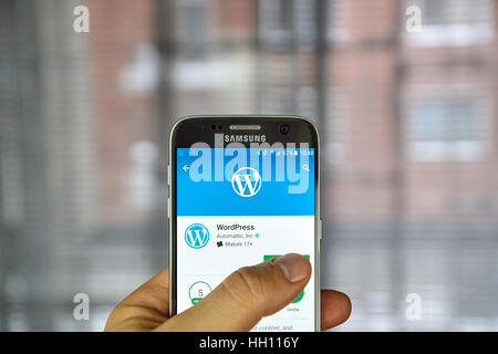 Montréal, Canada - le 23 décembre 2016 : l'application Wordpress sur Samsung S7 écran. Banque D'Images