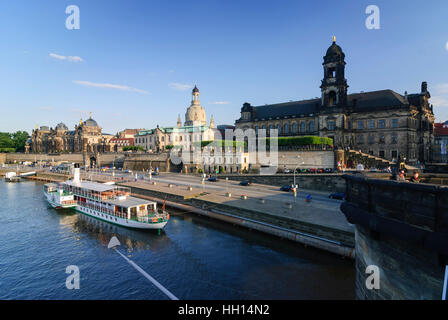 Dresde : Brühlsche Terrasse sur l'Elbe à l'église Notre Dame et state house (à droite), , Sachsen, Saxe, Allemagne Banque D'Images