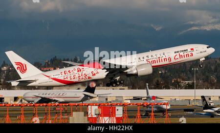 Air China Boeing avion avion 777-300ER (777) B-2035 peint dans 'Smiling spécial Chine' livery Banque D'Images