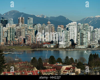 Paysage urbain de Vancouver skyline vue panoramique du centre-ville de Yaletown False Creek immobilier Banque D'Images