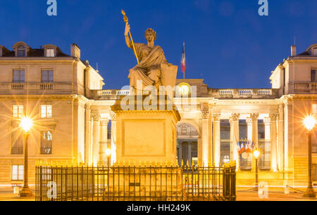 L'Assemblée nationale est la chambre basse du parlement français. Le siège officiel de l'Assemblée nationale est le Palais Bourbon sur les rives de th Banque D'Images