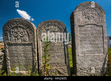 Pierres tombales au cimetière juif à Lubaczow, Pologne Malopolska, Banque D'Images