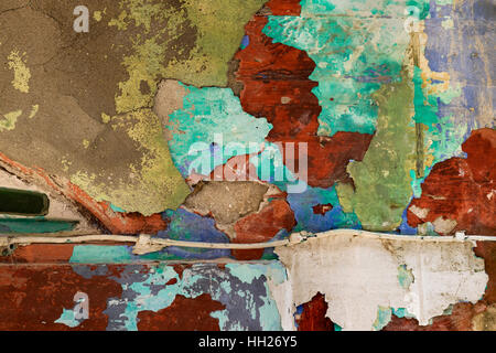 Vieux Mur avec des fissures et des taches de peinture Banque D'Images