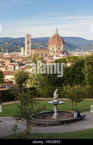 Florence. L'Italie. Vue sur la ville et la Basilique de Santa Maria del Fiore de Boboli. Banque D'Images