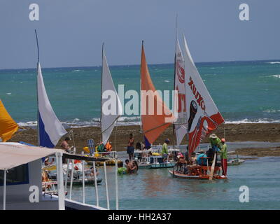 Toourists sur reef Banque D'Images