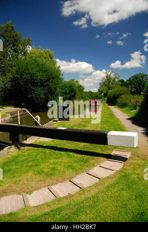 Les rivières Wootton serrure sur le canal Kennet et Avon. Banque D'Images