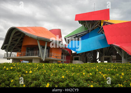 13 juin 2016, la ville de Panama, Panama : la construction d'Biomuseum colorés de fleurs de fleurs à l'avant Banque D'Images