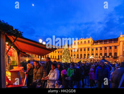 Wien, Vienne : Château de Schönbrunn ; marché de Noël Christkindlmarkt, 13, Wien, Autriche. Banque D'Images