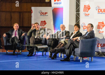 Belfast, Irlande du Nord. 27/11/2010 Maurice Morrow, Sammy Wilson, Willie McCrea, Arlene Foster et Nigel Dodds à la conférence du parti DUP. Banque D'Images