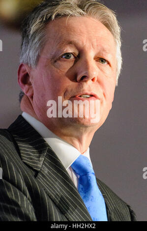 Belfast, Irlande du Nord. 27/11/2010 - Peter Robinson, chef de parti, à la conférence du parti DUP. Banque D'Images