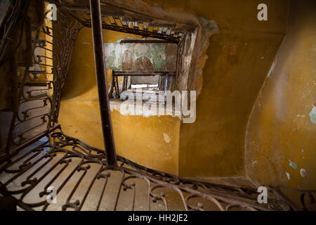 Escalier d'une ancienne maison de la vieille partie de La Havane, Cuba Banque D'Images