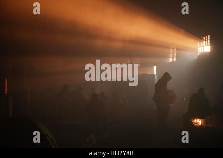 Belgrade, Serbie. 15 janvier 2017. Des milliers de migrants afghans sont bloqués dans la capitale serbe, vivant dans des conditions inhumaines, avec des températures atteignant -10 degrés. Credit : Danilo Balducci/ZUMA/Alamy Fil Live News Banque D'Images