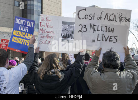 Philadelphie, Pennsylvanie, USA. 15 Jan, 2017. Les soins de manifestants à la "touche pas à nos soins de santé' à l'université Temple à Philadelphie PA Hôpital Credit : Ricky Fitchett/ZUMA/Alamy Fil Live News Banque D'Images