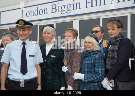 Biggin Hill, Royaume-Uni. 16 janvier 2017. L'avion, un Piper Archer 4 places/formateur tourer, a été nommée "Julie - l'esprit de BCAL' dans la célébration de la vie de Julie Washington, un ancien membre du personnel de British Caledonian qui est décédé l'année dernière et a été soigné à la Phyllis Tuckwell Hospice Care Centre. Credit : Keith Larby/Alamy Live News Banque D'Images