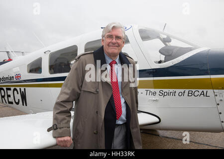 Biggin Hill, Royaume-Uni. 16 janvier 2017. L'avion, un Piper Archer 4 places/formateur tourer, a été nommée "Julie - l'esprit de BCAL' dans la célébration de la vie de Julie Washington, un ancien membre du personnel de British Caledonian qui est décédé l'année dernière et a été soigné à la Phyllis Tuckwell Hospice Care Centre. Credit : Keith Larby/Alamy Live News Banque D'Images