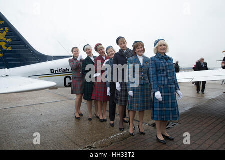 Biggin Hill, Royaume-Uni. 16 janvier 2017. L'avion, un Piper Archer 4 places/formateur tourer, a été nommée "Julie - l'esprit de BCAL' dans la célébration de la vie de Julie Washington, un ancien membre du personnel de British Caledonian qui est décédé l'année dernière et a été soigné à la Phyllis Tuckwell Hospice Care Centre. Credit : Keith Larby/Alamy Live News Banque D'Images