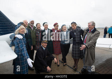 Biggin Hill, Royaume-Uni. 16 janvier 2017. L'avion, un Piper Archer 4 places/formateur tourer, a été nommée "Julie - l'esprit de BCAL' dans la célébration de la vie de Julie Washington, un ancien membre du personnel de British Caledonian qui est décédé l'année dernière et a été soigné à la Phyllis Tuckwell Hospice Care Centre. Credit : Keith Larby/Alamy Live News Banque D'Images