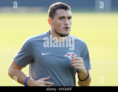 Leipzig, Allemagne. 30Th Jun 2016. Fichier - joueur de football grec Kyriakos Papadopoulos en action pendant une session de formation au centre de l'ordinateur d'RB Leipzig in Leipzig, Allemagne, 7 septembre 2016. Club de Football Bundesliga Hambourg SV est sur le point de contrat Kyriakos Papadopoulos. Le 24-year-old grec a été reçu par le HSV Todt directeur sportif le 16 janvier 2017 à Hambourg. Photo : Sebastian Willnow/dpa-Zentralbild/dpa/Alamy Live News Banque D'Images