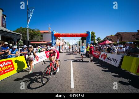 Adélaïde, Australie du Sud, Australie. 17 Jan, 2016. La ligne de départ de course, l'étape 1 du Tour Down Under, en Australie le 17 janvier 2017 Credit : Gary Francis/ZUMA/Alamy Fil Live News Banque D'Images