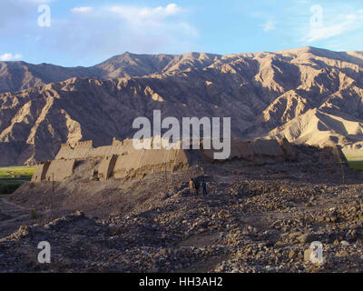 Kashgar, Kashgar, Chine. 17 Jan, 2017. Kashgar Chine, 17 janvier 2017 à : (usage éditorial uniquement. Chine OUT) .La Ville' est un célèbre ruines de l'ancienne ville sur la route de la soie dans le nord-ouest de la Chine, la Région autonome du Xinjiang Uygur, 2017. La Ville En Pierre, situé à Taxkorgan de Kashgar, est une forteresse de 2000 ans.L'histoire de la ville En pierre remonte à il y a 2000 ans au début de la dynastie des Han (206 AV-220 AP. A cette époque, la Ville de Pierre est la nouvelle capitale du royaume Puli qui était l'un des 36 royaumes de la région de l'ouest. Crédit : SIPA Asie/ZUMA/Alamy Fil Live News Banque D'Images