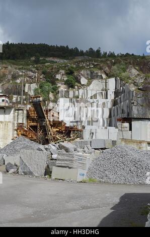 Une carrière de pierres dans la Serra de Monchique, Portugal Banque D'Images