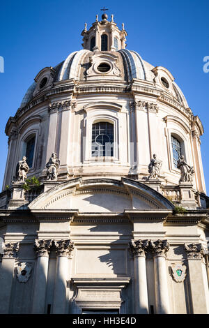 Église de la très saint Nom de Marie au Forum de Trajan dans la lumière du matin à Rome, Italie. Banque D'Images