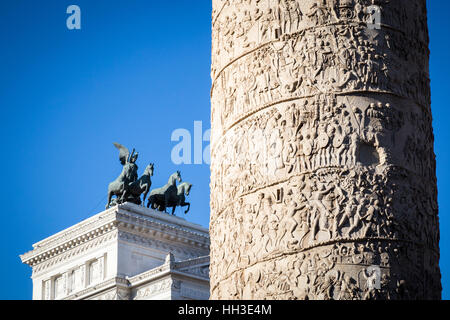 La colonne de Trajan dans la lumière du matin à Rome, Italie. Banque D'Images