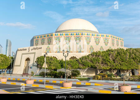 Théâtre d'Abu Dhabi. Situé sur la Corniche, le bâtiment du théâtre national d'Abu Dhabi est un bâtiment historique Banque D'Images