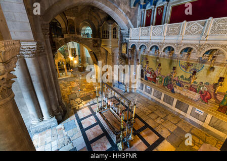 Intérieur de l'église du Saint Sépulcre, la pierre de l'onction, Jérusalem, Israël