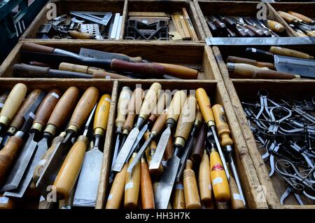 Boîtes d'outils menuiserie bois vintage ancien Banque D'Images