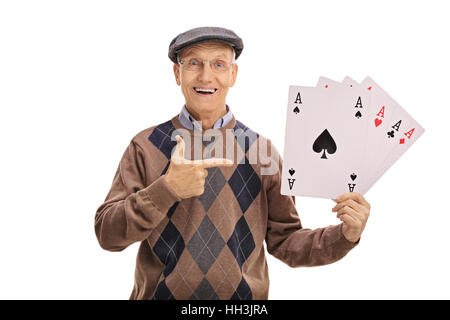 Cheerful senior holding quatre as et de pointage isolé sur fond blanc Banque D'Images