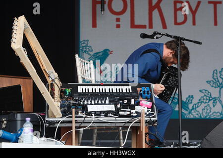 Lau groupe folklorique sur la scène folk par la maison Hatfielf chêne Banque D'Images