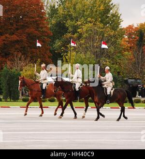 Des soldats turcs historiques effectués un spectacle au cours de la célébration du 87e anniversaire de la République turque. Banque D'Images