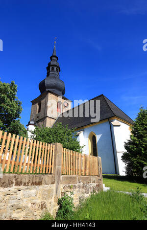 Église paroissiale Saint Oswald, une ancienne église fortifiée, Untersteinach, district de Kulmbach, Haute-Franconie, Bavière, Allemagne Banque D'Images