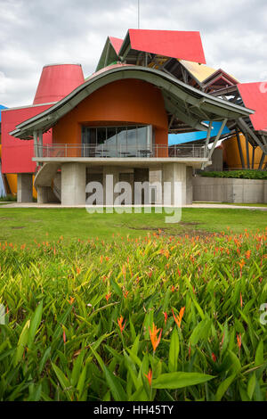 13 juin 2016, la ville de Panama, Panama : la construction d'Biomuseum colorés de fleurs de fleurs à l'avant Banque D'Images