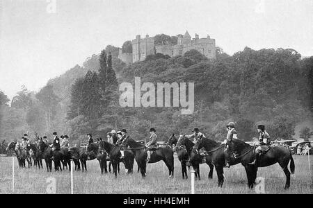 Le spectacle de poney pour enfants de Cecil Aldin, le château de Dunster Banque D'Images