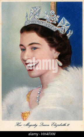 Son Altesse Royale la Reine Elizabeth II (1926-). Elle porte le diadème d'État George IV ou Diamond Diadem. Banque D'Images