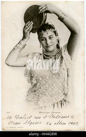 Algérie - Dancer mauresque avec tambourine Banque D'Images