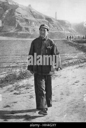 Mao Zedong (Mao Tse-tung) (1893-1976) - révolutionnaire communiste chinois et père fondateur de la République populaire de Chine. Vu ici près de la ville de Yan'an dans la province du Shaanxi, considéré comme le berceau de la révolution communiste chinoise au cours de Wh Banque D'Images