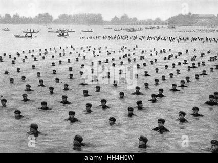 Chine communiste - nageurs dans le fleuve Yangtze Banque D'Images