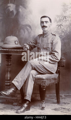 Portrait Studio, soldat du Régiment Royal Sussex, 2/6 bataillon, Bangalore, Inde, 20 novembre 1916. Banque D'Images